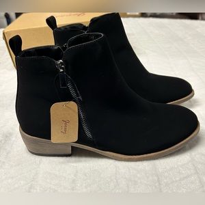 Women’s Jeossy ankle boots, sz 10, soft black nubuck nwt